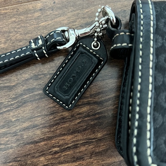Coach clutch wristlet - Picture 5 of 5